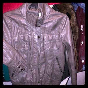 Women’s gray faux leather bomber 💣💣